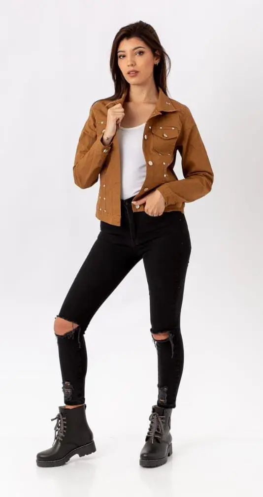 campera-gabardina-de-mujer-con-tachas.webp