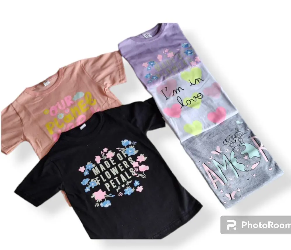 remera-surtida-estampa-de-nina.webp