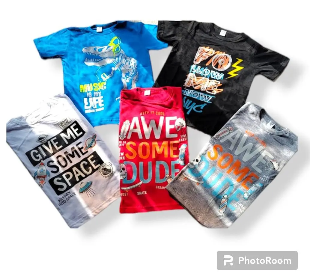 remera-surtida-estampa-de-nino.webp
