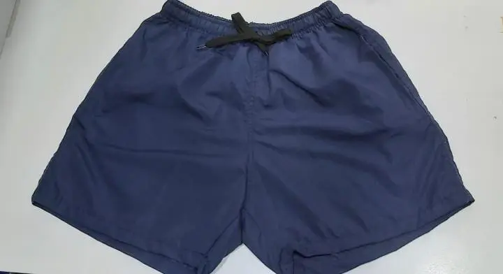short-de-bano-con-suspensor.webp